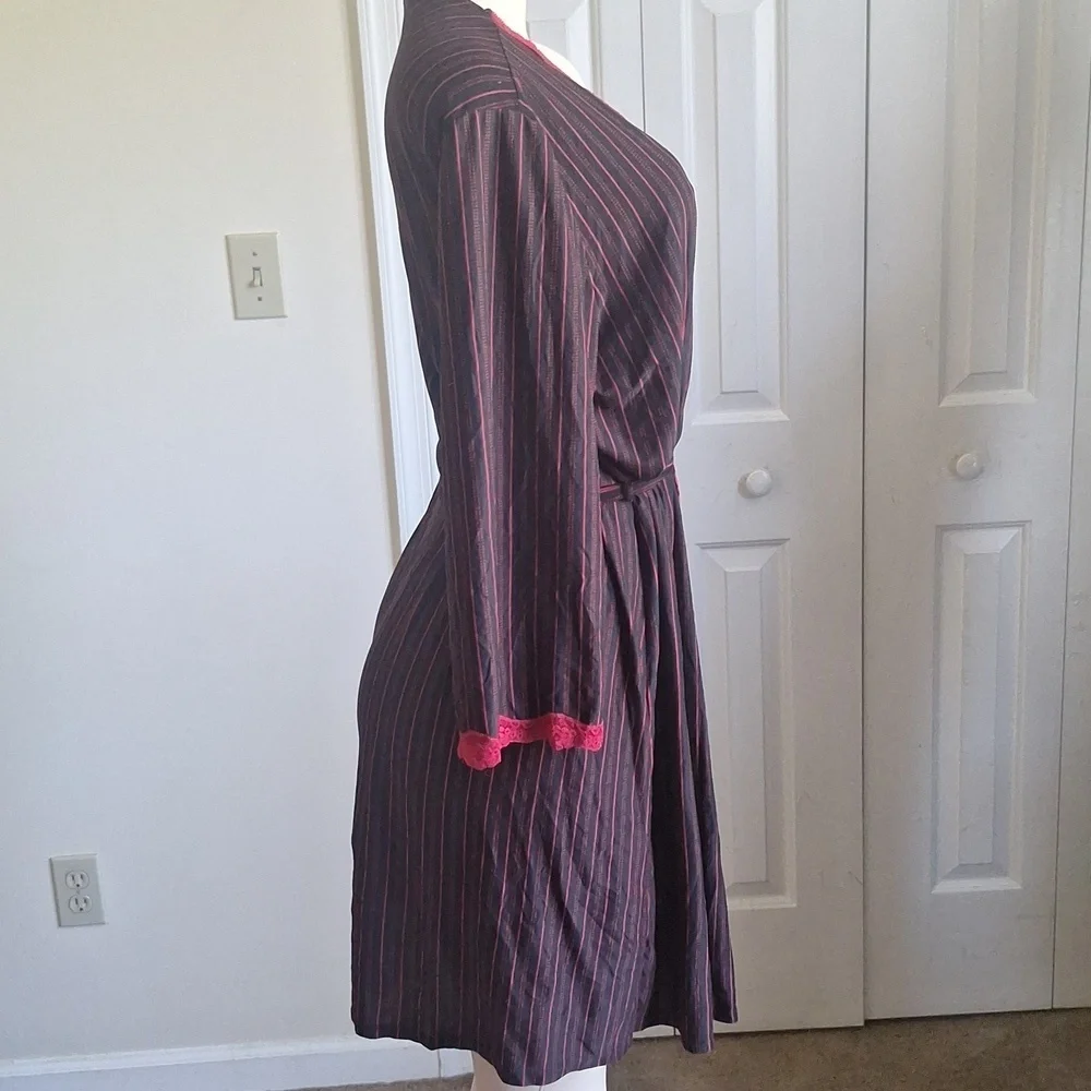 🎁California Dynasty Smooth Red Stripe Robe, Size S/M